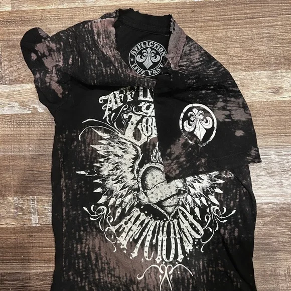 Affliction Women’s Black and White flaming Winged Heart Tee - Picture 4 of 4